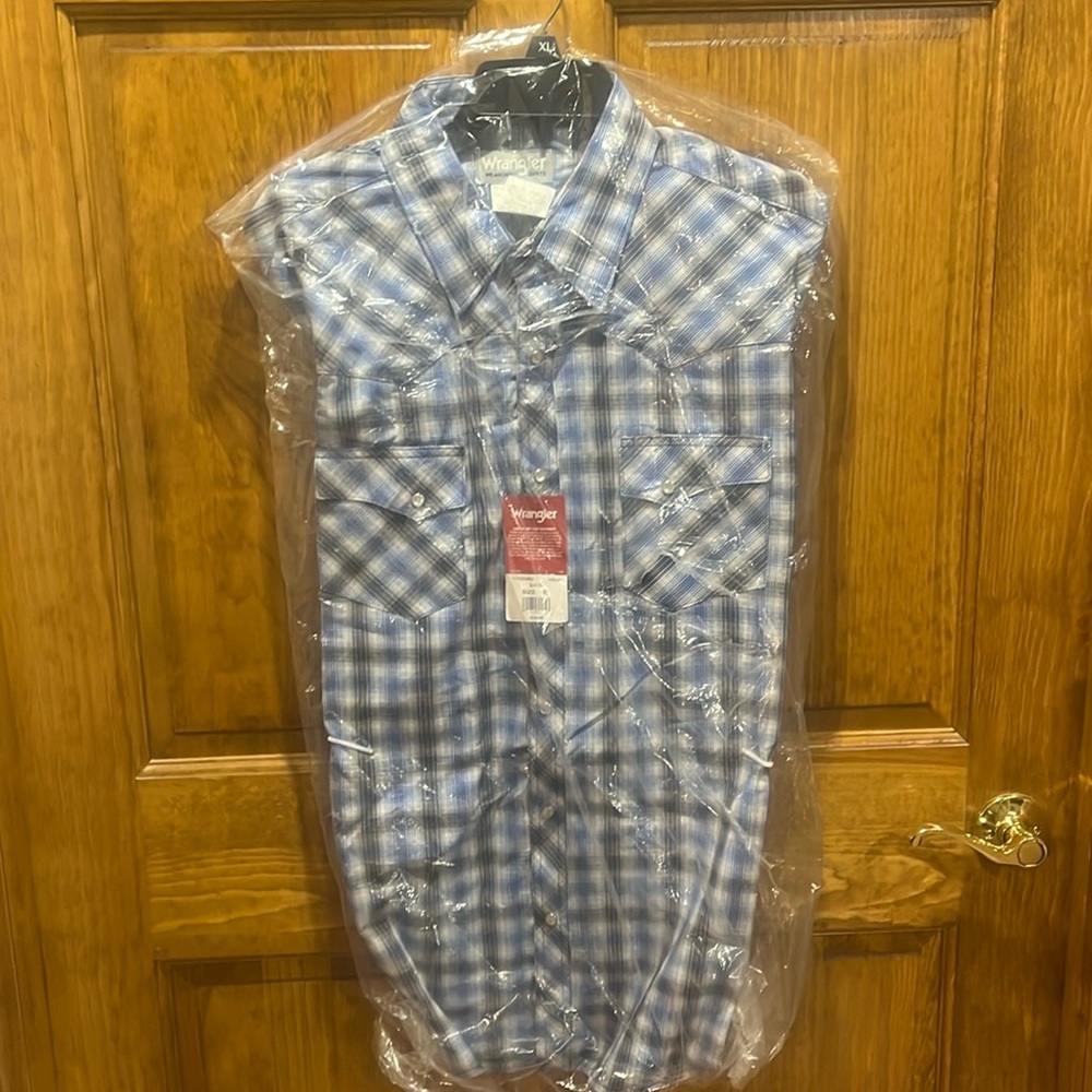 Men’s Long sleeve Wrangler Button Down